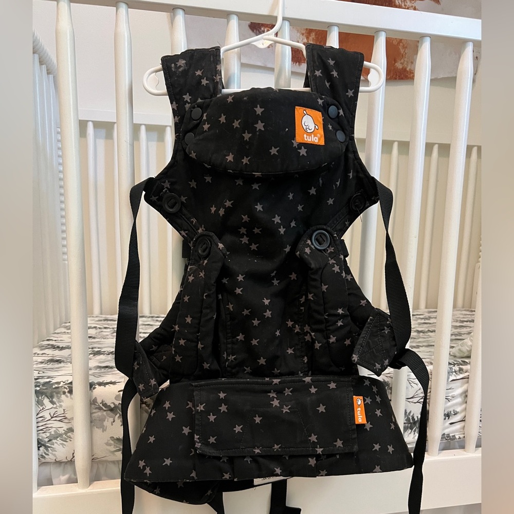 Tula Explore Carrier in Black with Star Design